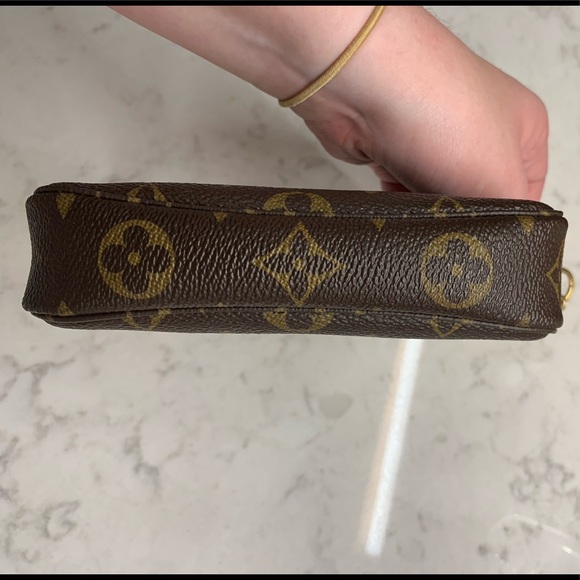 *SOLD* Louis Vuitton Mini Pochette Accessoires - Picture 8 of 10